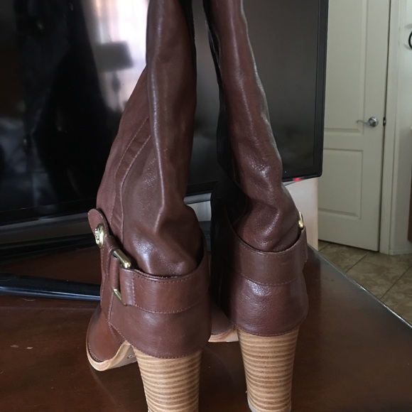Elegant Classy Coach 👢 Boots - Picture 4 of 8